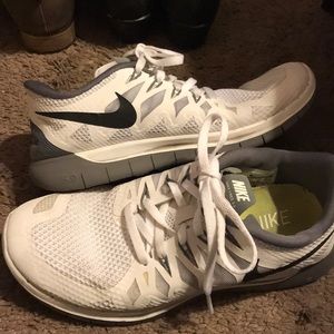 White Nike free runs 5.0